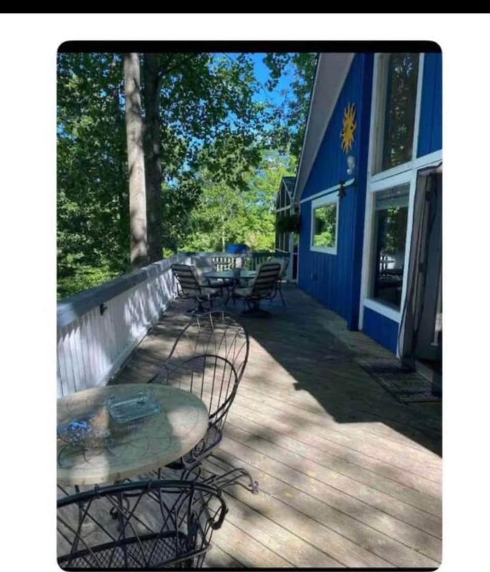 Private Beach & Two Story Dock Public Side Lake Anna Virginia House in Lake Anna