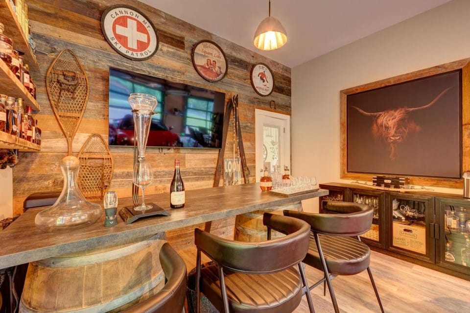 The Nest Luxury Retreat Steps from Owl's Nest House in Campton