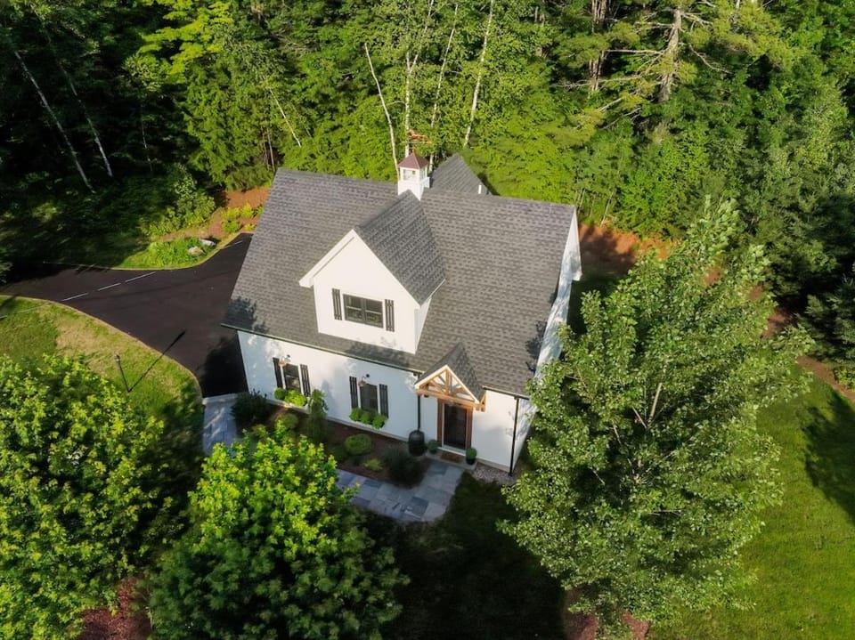 The Nest Luxury Retreat Steps from Owl's Nest House in Campton