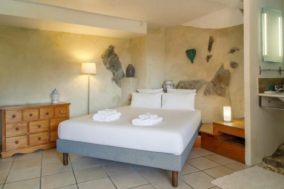 Bed, Bathroom, Bedroom