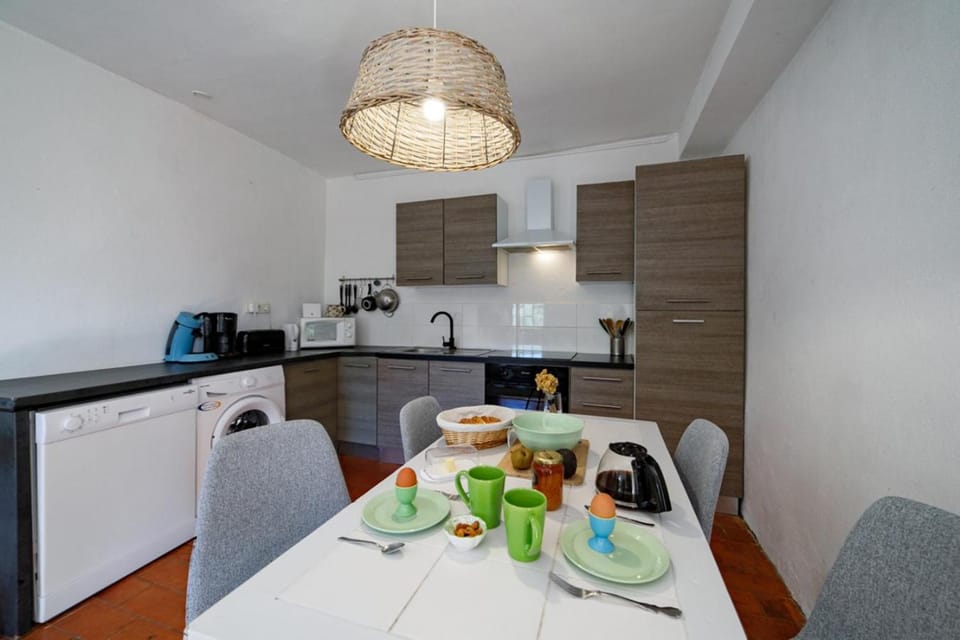 Coffee/tea facilities, Kitchen or kitchenette, Dining area, pet friendly, stove, toaster
