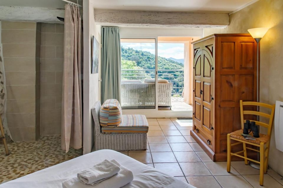 Shower, Balcony/Terrace, Photo of the whole room, Mountain view