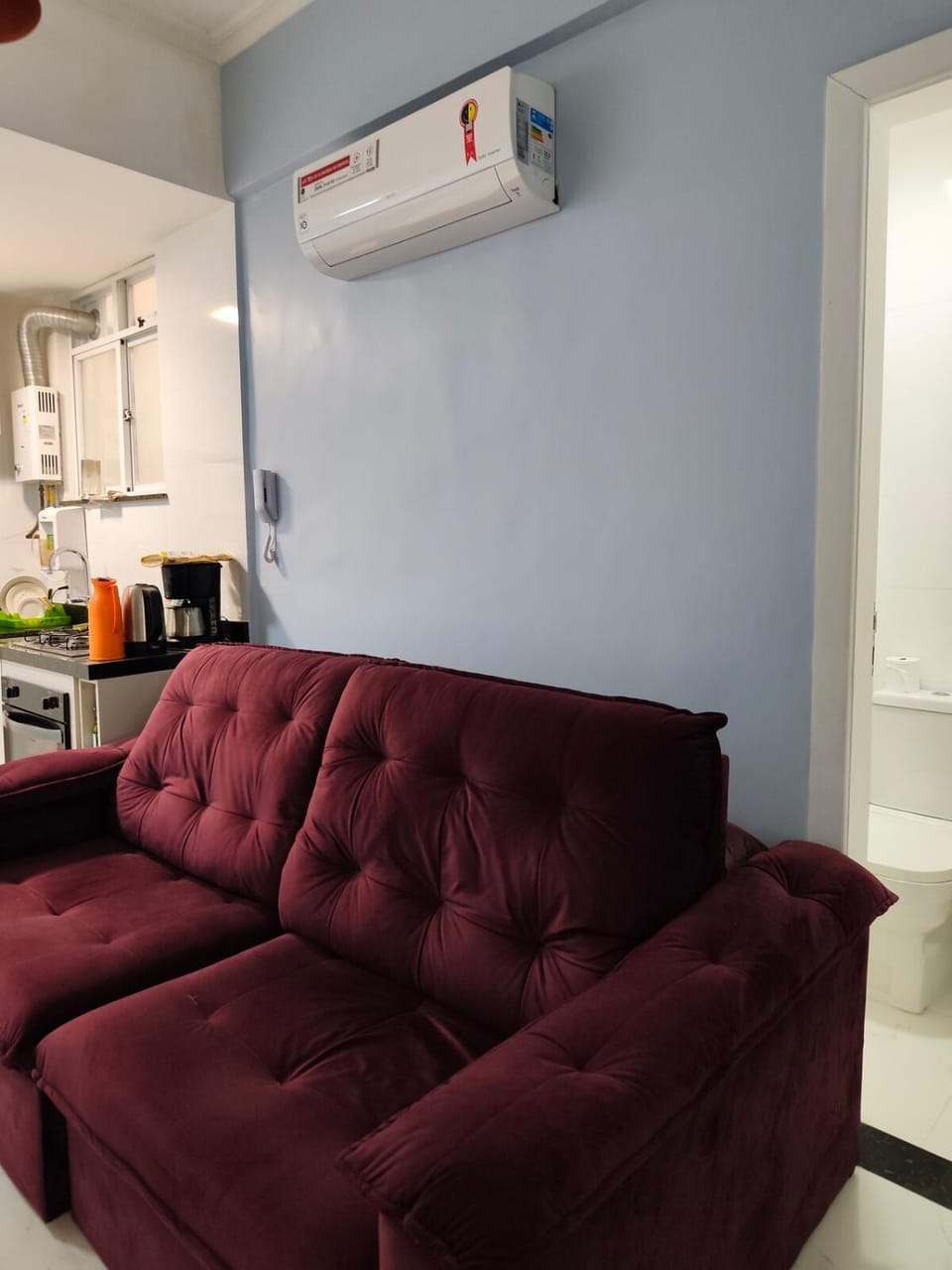 Kitchen or kitchenette, Living room, Seating area, air conditioner