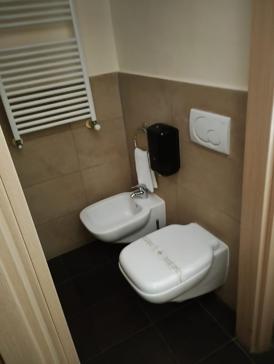 Toilet, bidet