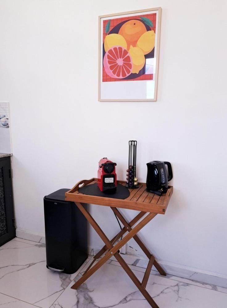 Coffee/tea facilities, Kitchen or kitchenette, Dining area