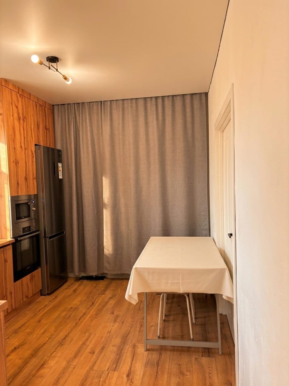 Kitchen or kitchenette, Dining area, oven