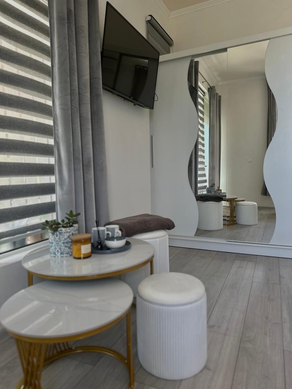 TV and multimedia, Seating area, wardrobe