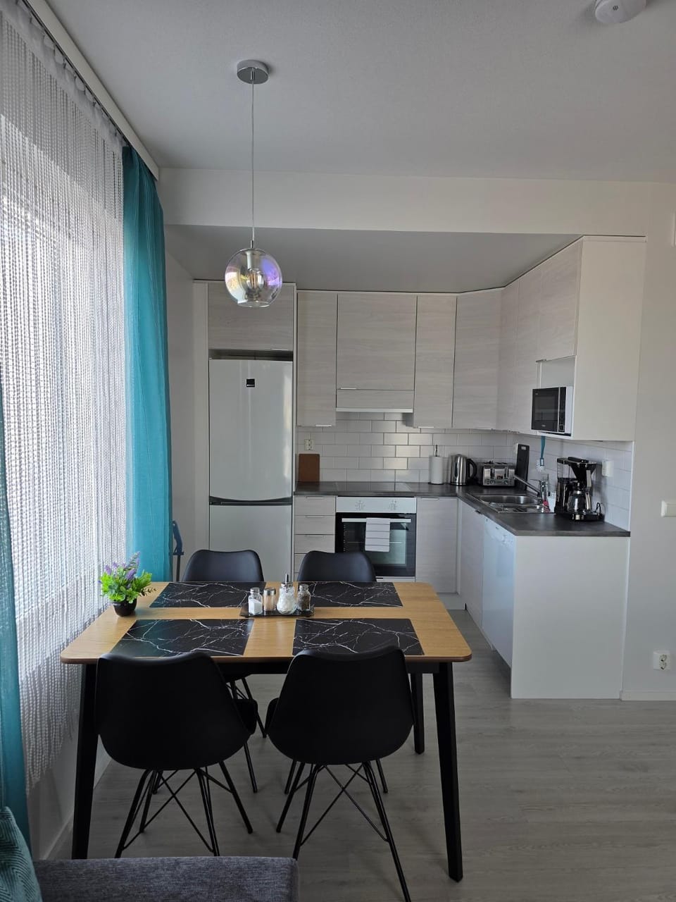 Dining area, kitchen