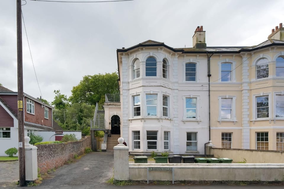 Beautiful Victorian Apartment Parking & Garden Apartment in Dawlish