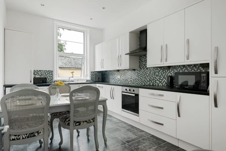 Beautiful Victorian Apartment Parking & Garden Apartment in Dawlish