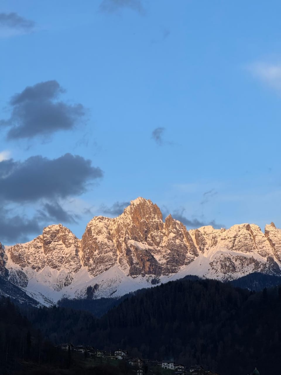Appartamento 2 camere con vista sulle Dolomiti ad Agordo Apartment in Veneto