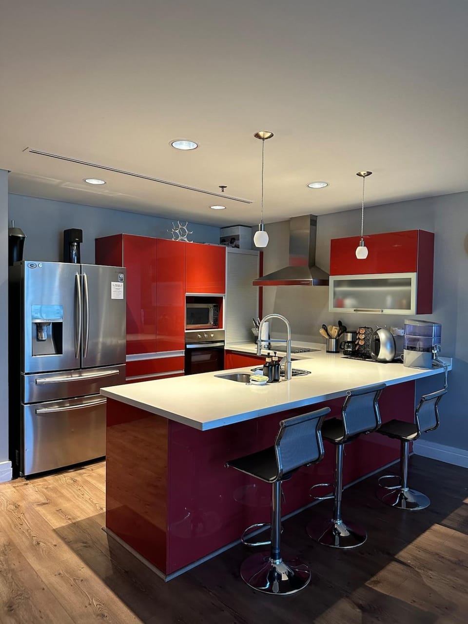 Kitchen or kitchenette, minibar, oven, stove