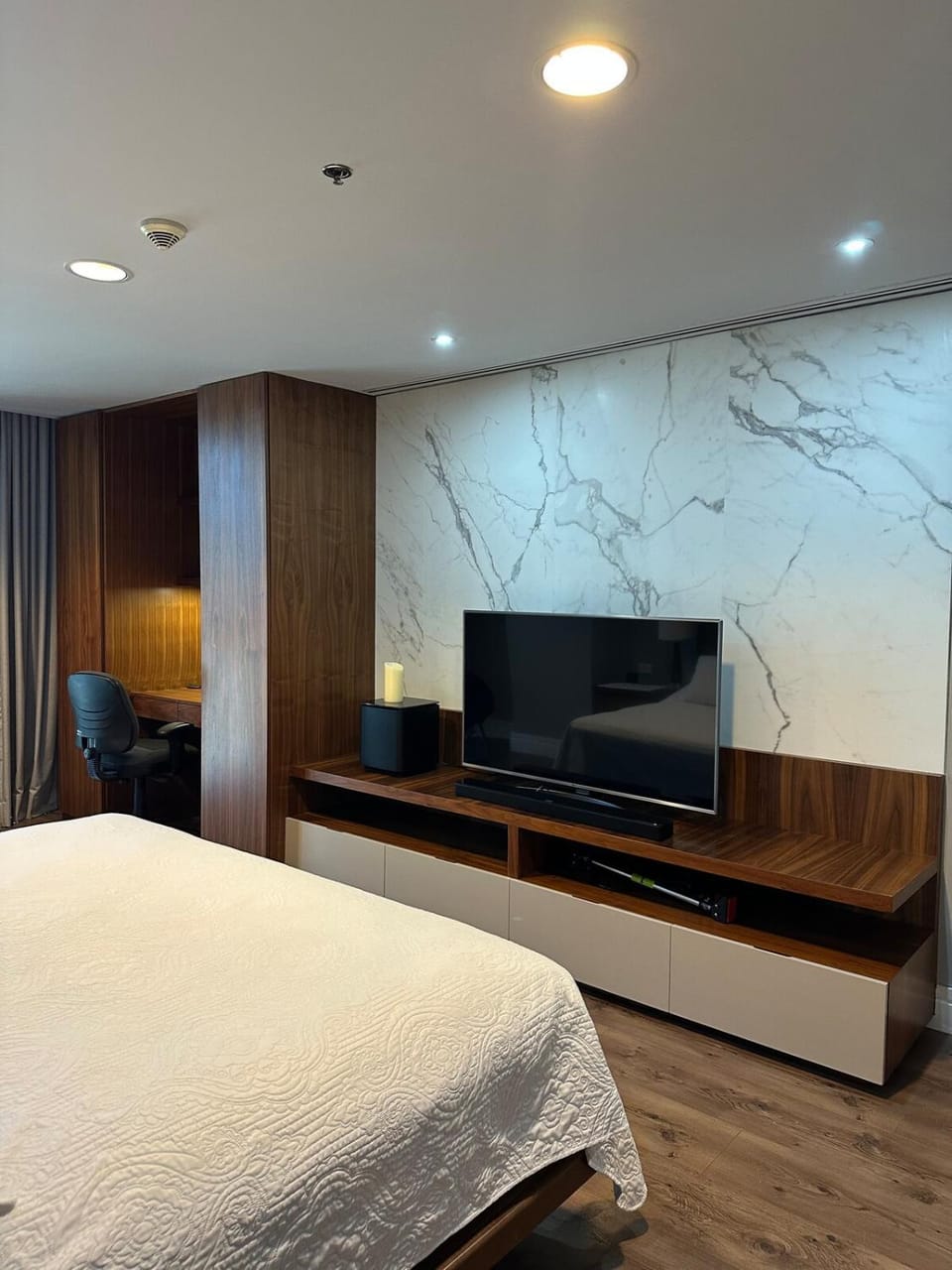 Communal lounge/ TV room, Bed, TV and multimedia, Photo of the whole room, Evening entertainment, Bedroom