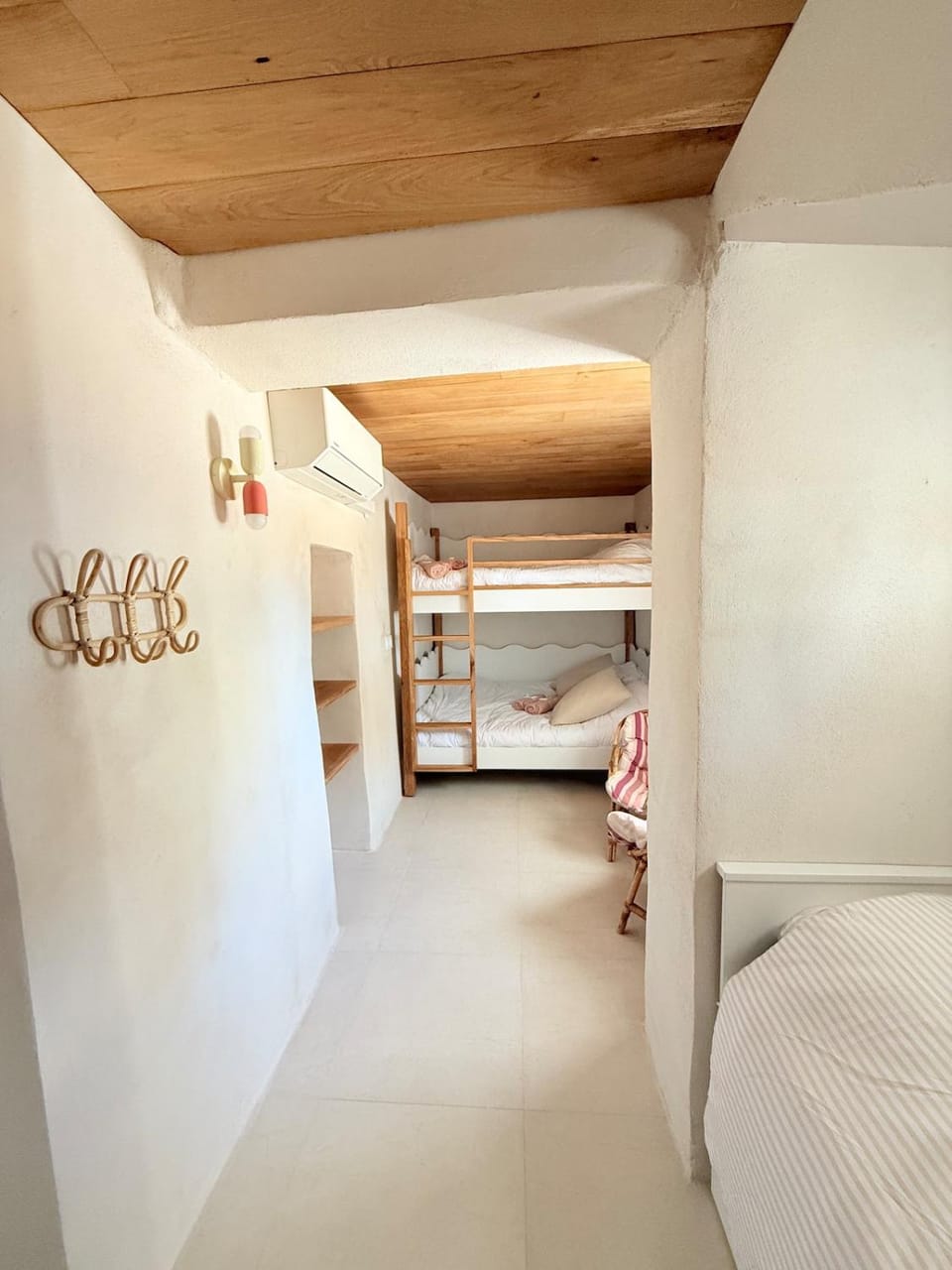 Maison nature, les pieds dans l'eau, proche plages House in Port-la-Nouvelle