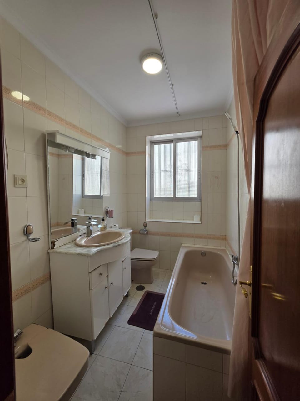 Shower, Toilet, Bathroom, Bath, towels