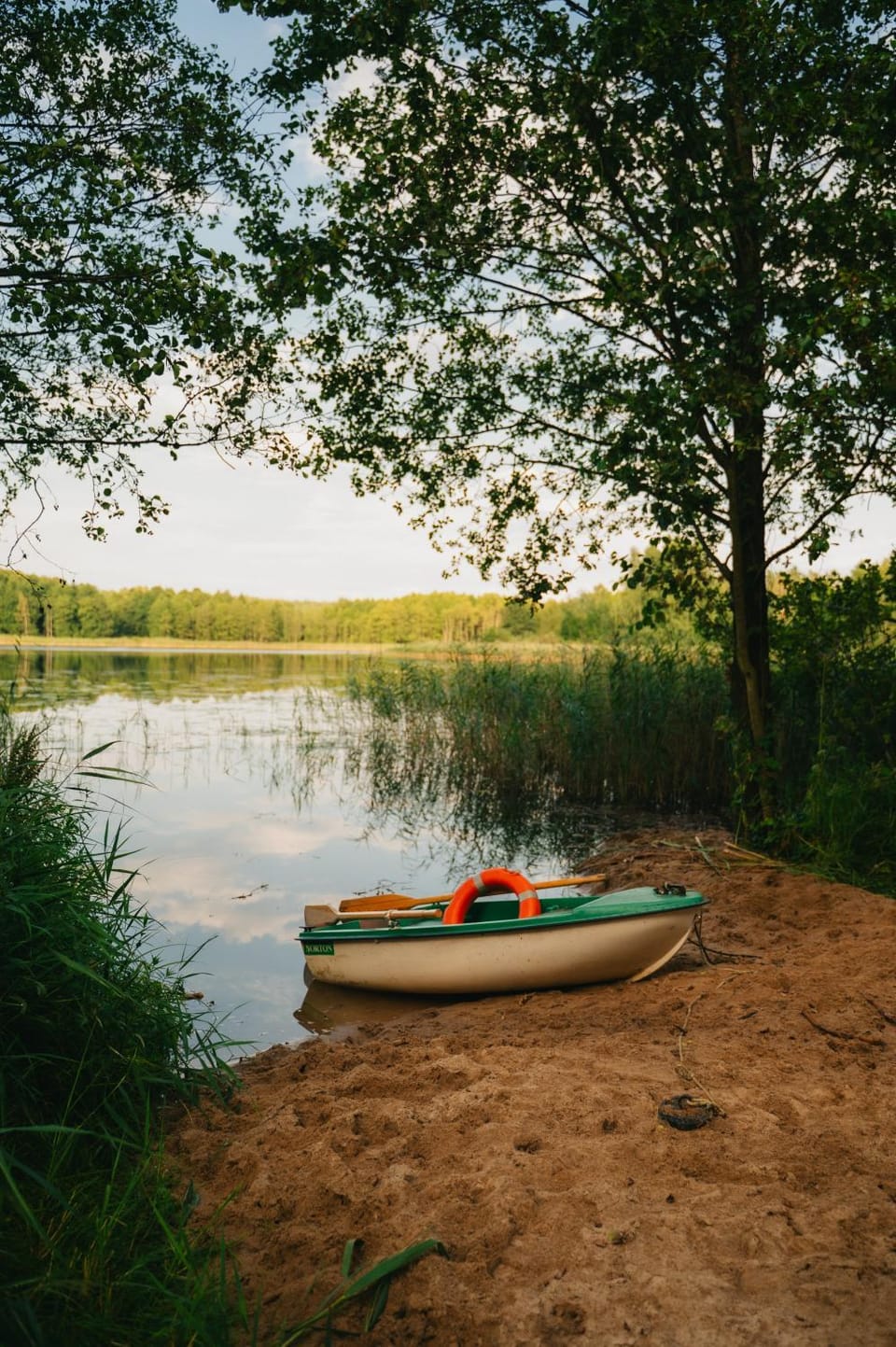 Nearby landmark, Day, Natural landscape, Activities, Lake view