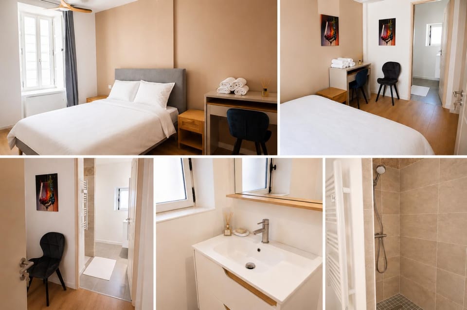 Bed, Bathroom, Photo of the whole room