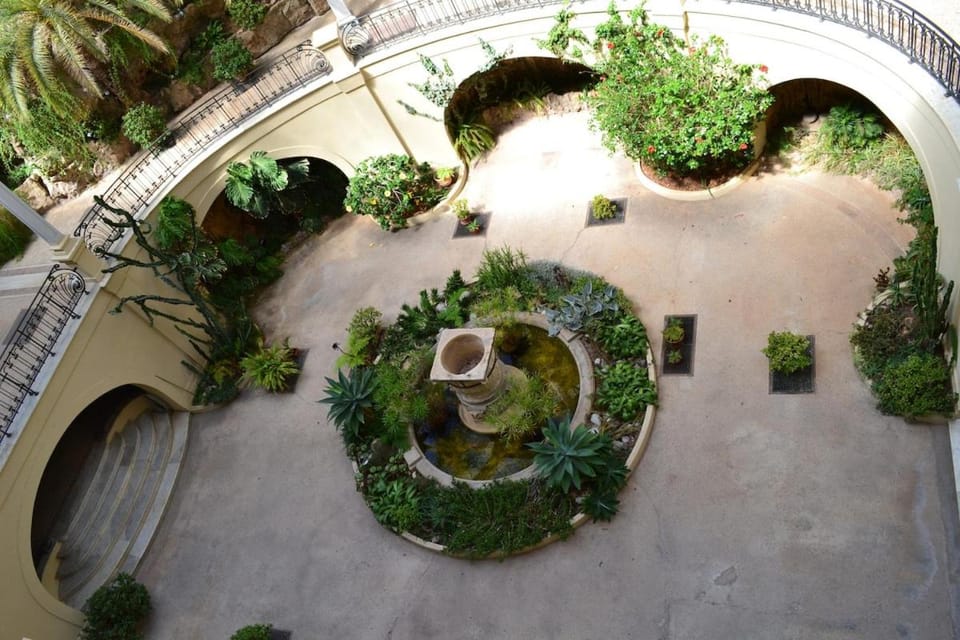 LOVELY DUPLEX IN a PALACE Apartment in Avenue du Carnier