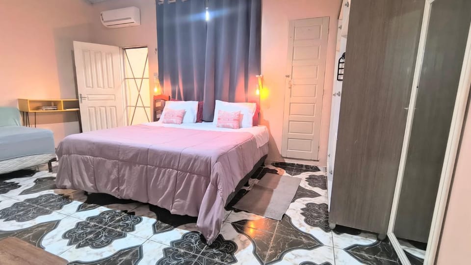 Property building, Bed, Photo of the whole room, Bedroom, wardrobe, air conditioner