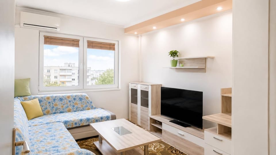 Communal lounge/ TV room, TV and multimedia, View (from property/room), Living room