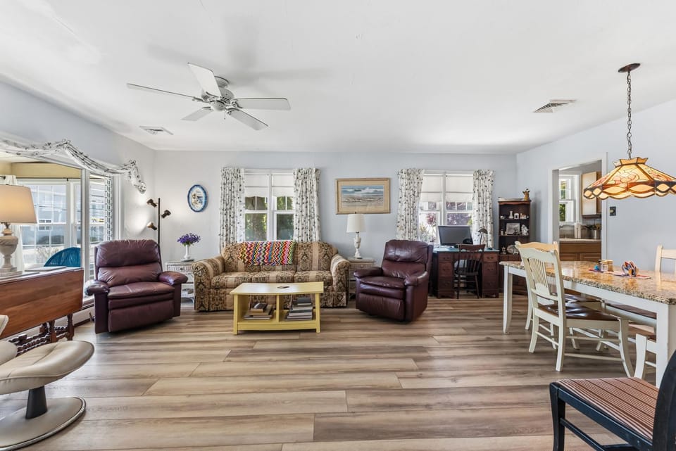 3BR Beach Home with BBQ Grill and Outdoor Shower House in Wildwood Crest