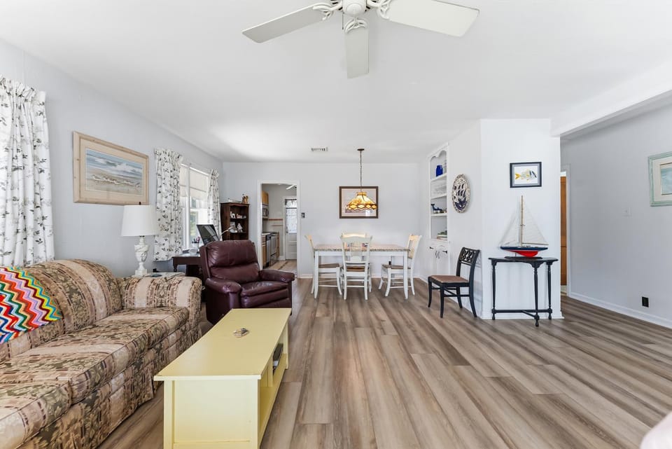 3BR Beach Home with BBQ Grill and Outdoor Shower House in Wildwood Crest