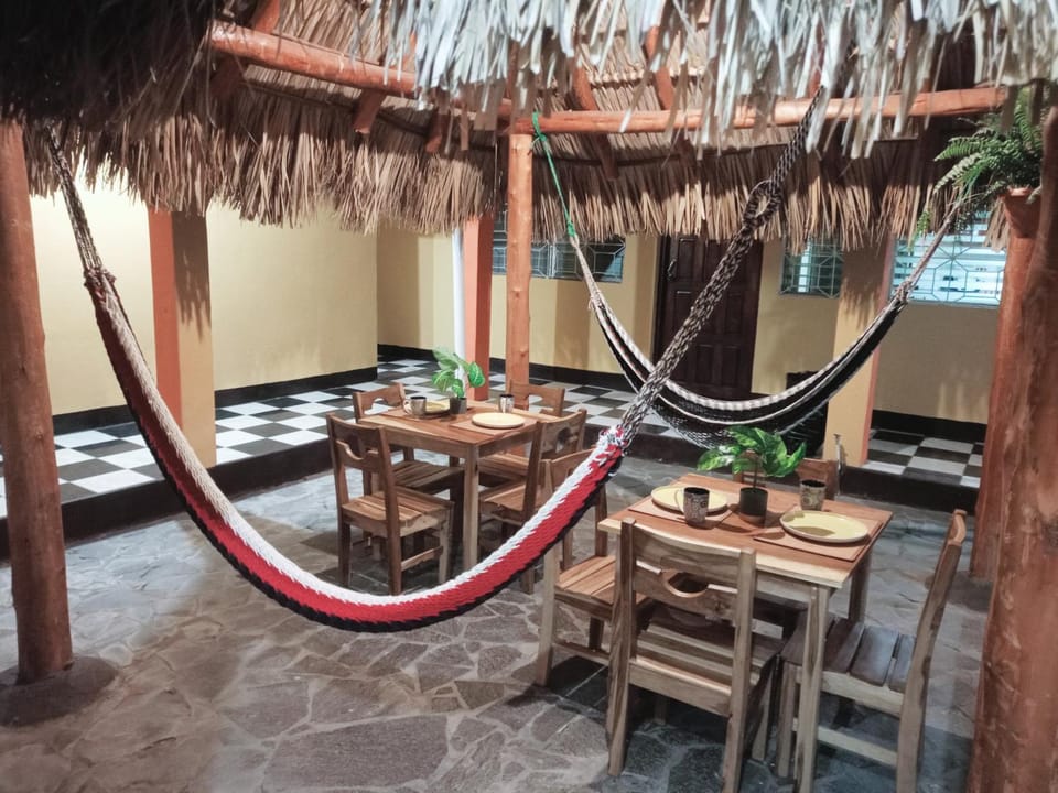 Food and drinks, Seating area, Dining area, Food