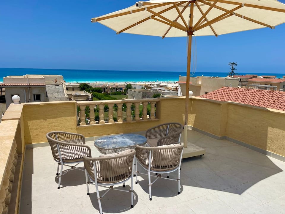 Natural landscape, View (from property/room), Balcony/Terrace, Seating area, Sea view, sunbed