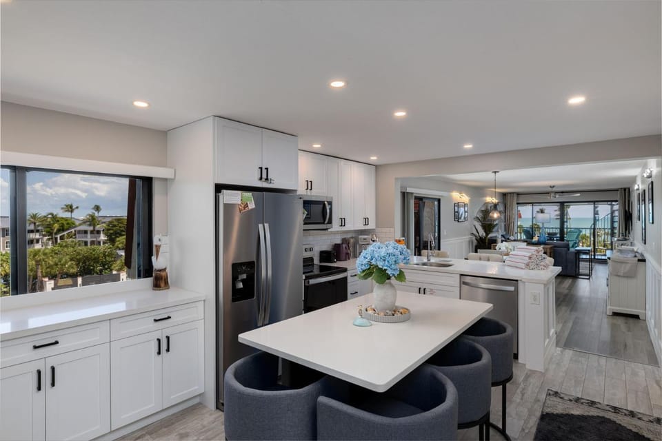 Pelican Perch Penthouse at Pointe Santo Apartment in Sanibel Island