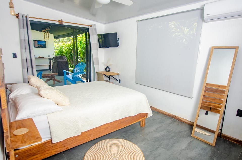 TV and multimedia, Photo of the whole room, Bedroom