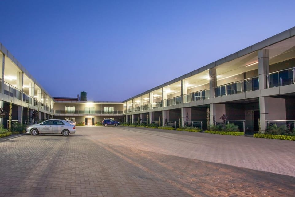 Property building, Facade/entrance, Neighbourhood