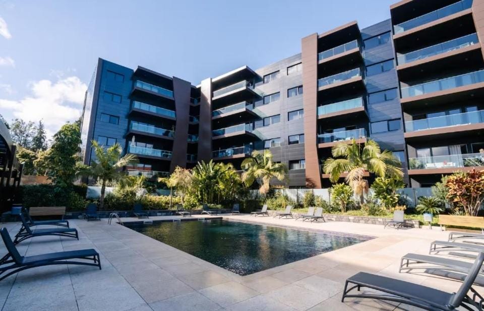 Property building, Patio, Day, Garden, Garden view, Pool view, Swimming pool, sunbed