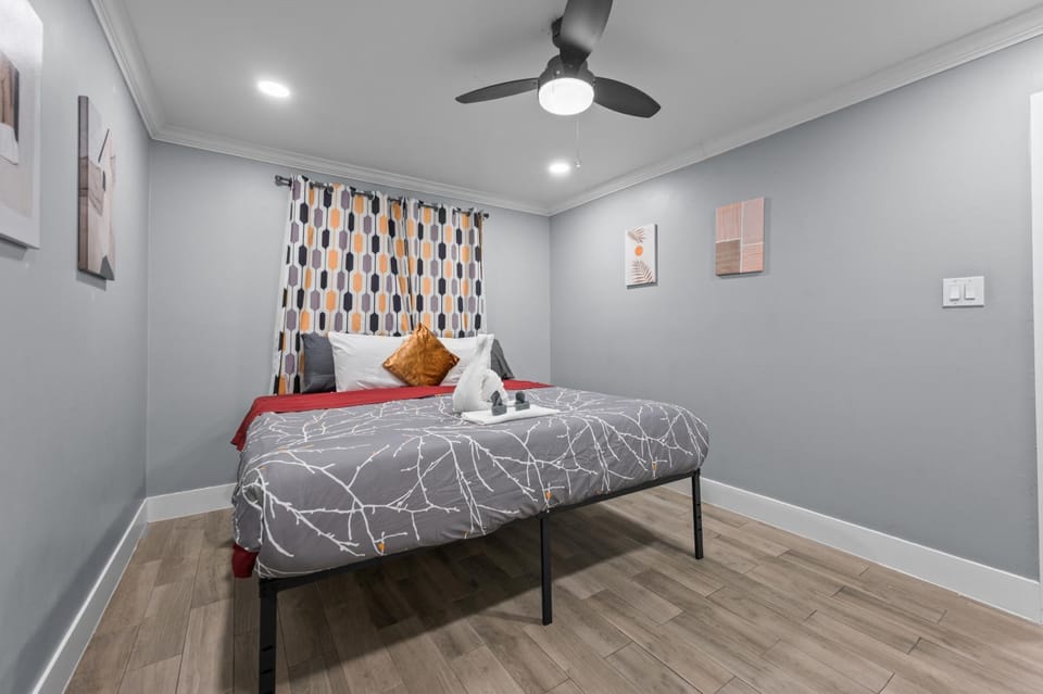 The Montrose Experience - Art, Food & Culture Outside Your Door Apartment in Houston