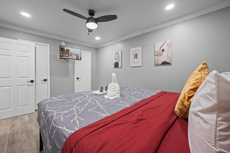 The Montrose Experience - Art, Food & Culture Outside Your Door Apartment in Houston