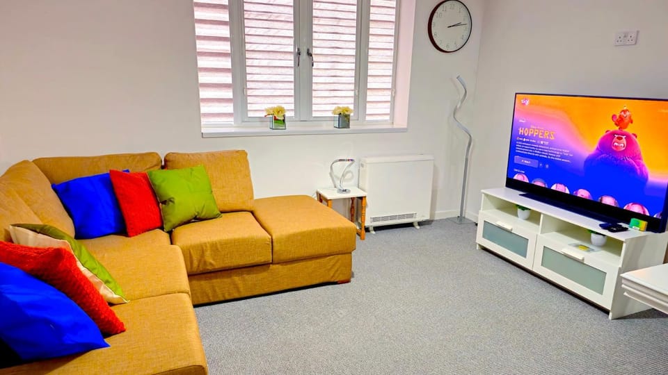 Communal lounge/ TV room, TV and multimedia, Living room, Seating area