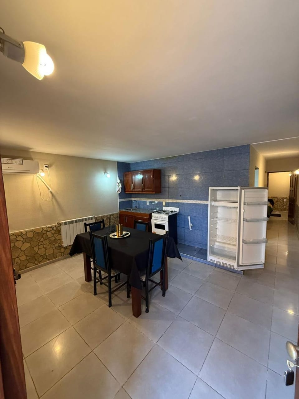 Kitchen or kitchenette, Dining area, oven, pet friendly