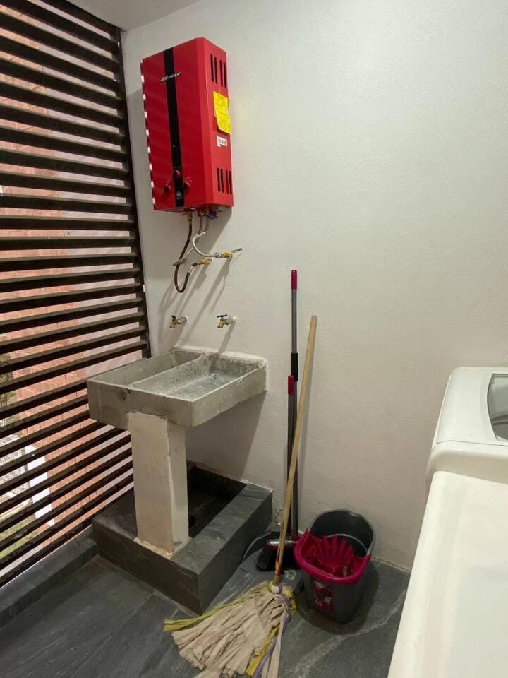 Bathroom, Kitchen or kitchenette, washing machine, dryer