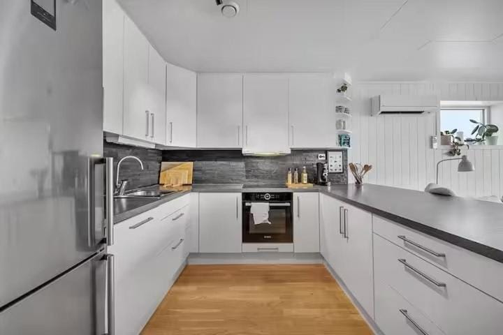 Tromsdalen with a view, shared entrance and kitchen Vacation rental in Tromso