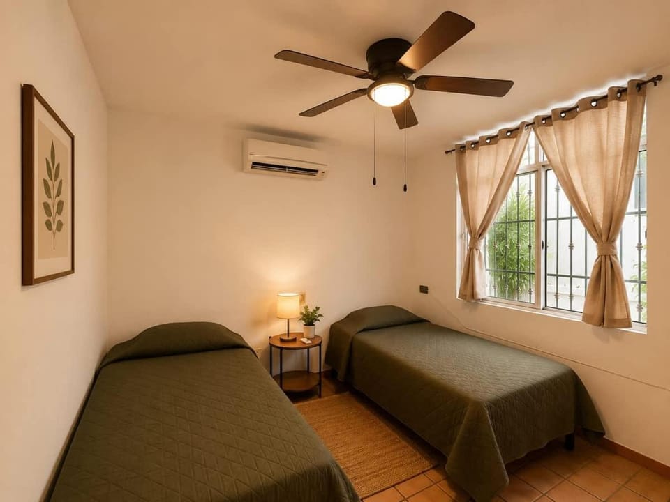Hermosa Casa 3Px Ac Cerca del tec de Mty Wifi House in Monterrey