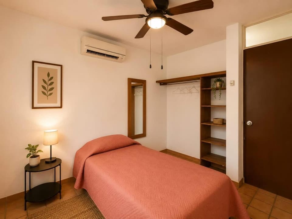 Hermosa Casa 3Px Ac Cerca del tec de Mty Wifi House in Monterrey