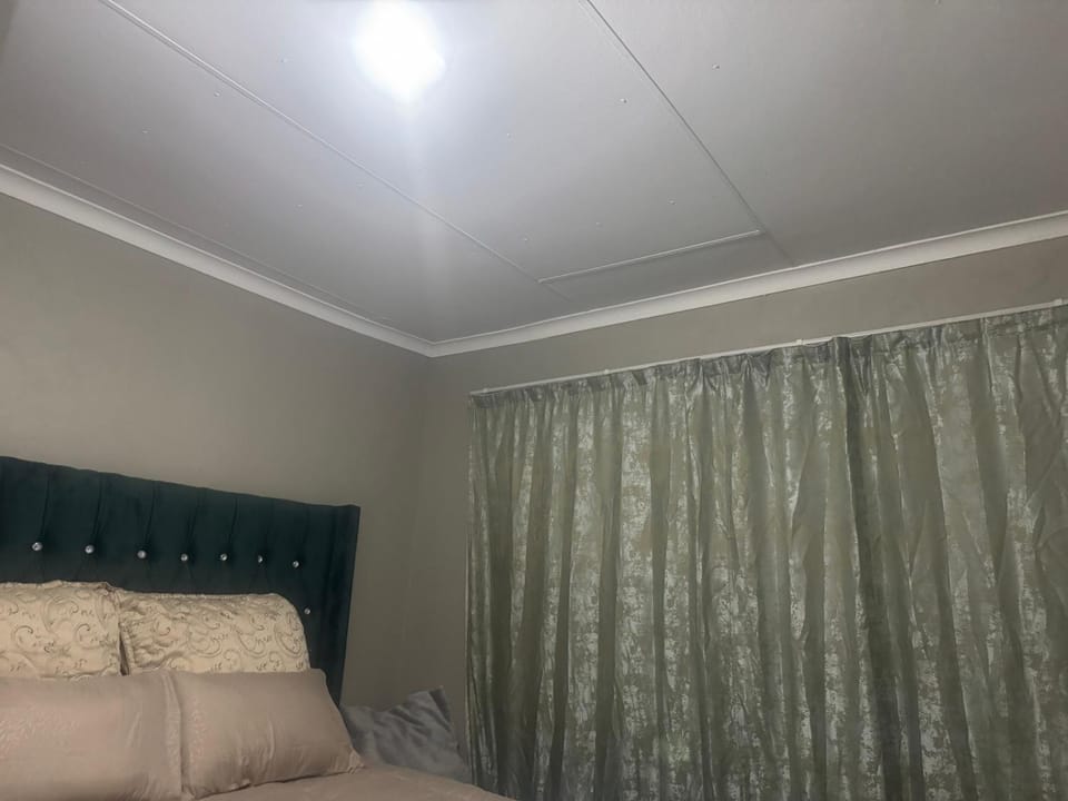7 Bedrooms Guest house for only R5000 per night Country House in South Africa