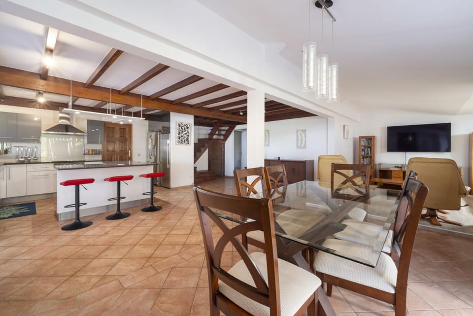 Dining area, kitchen