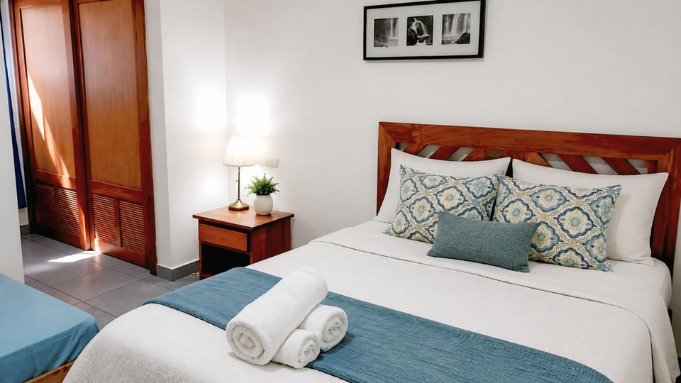 Bed, Photo of the whole room, Bedroom, towels
