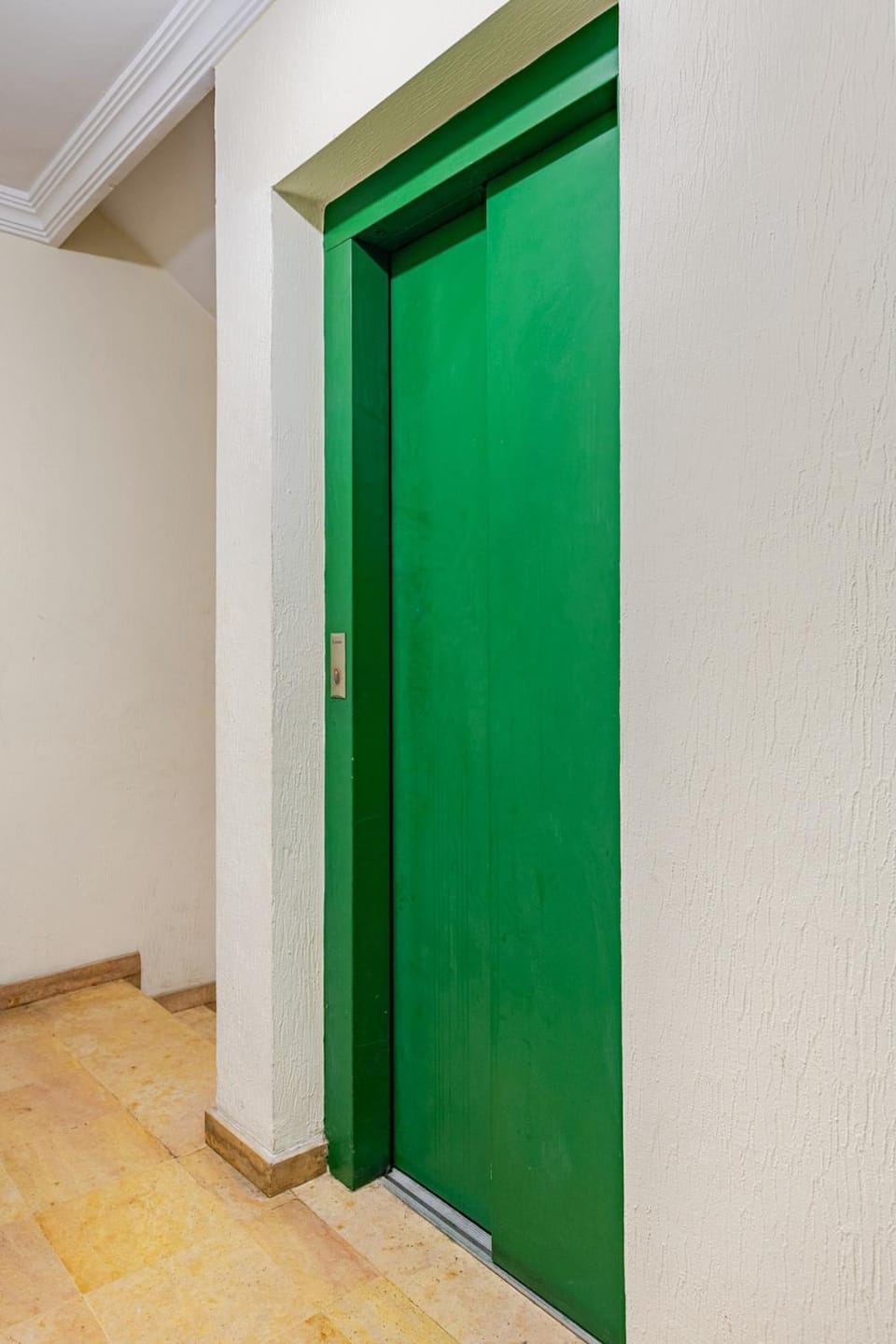 KH - Modern 2 BR, High-Speed WiFi, Garage - Heart of Agdal Apartment in Rabat