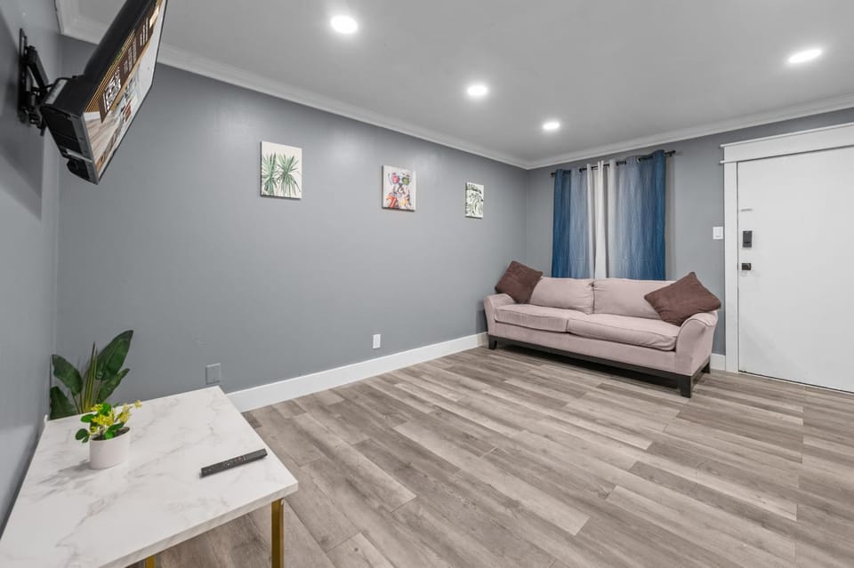 Inviting Montrose Retreat - Near Museums & Parks Apartment in Houston