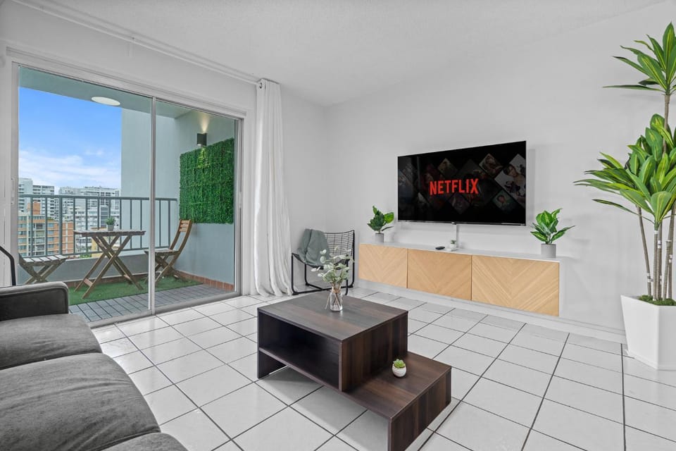 Communal lounge/ TV room, TV and multimedia, View (from property/room), Balcony/Terrace, Living room, Seating area, Evening entertainment