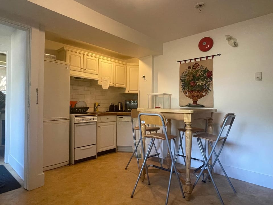 Manor guesthouse Vacation rental in Vancouver