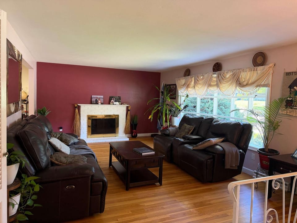 Spacious 4 BD 2 Bath in Quiet area avail July House in Norwood