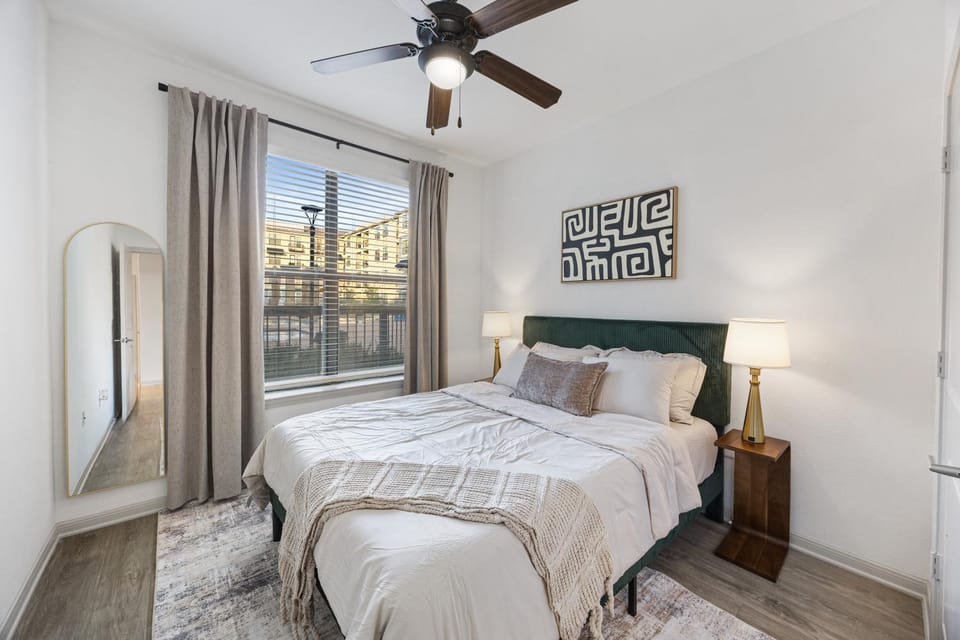 Relaxing Getaway with Pool view & Gym Apartment in Frisco
