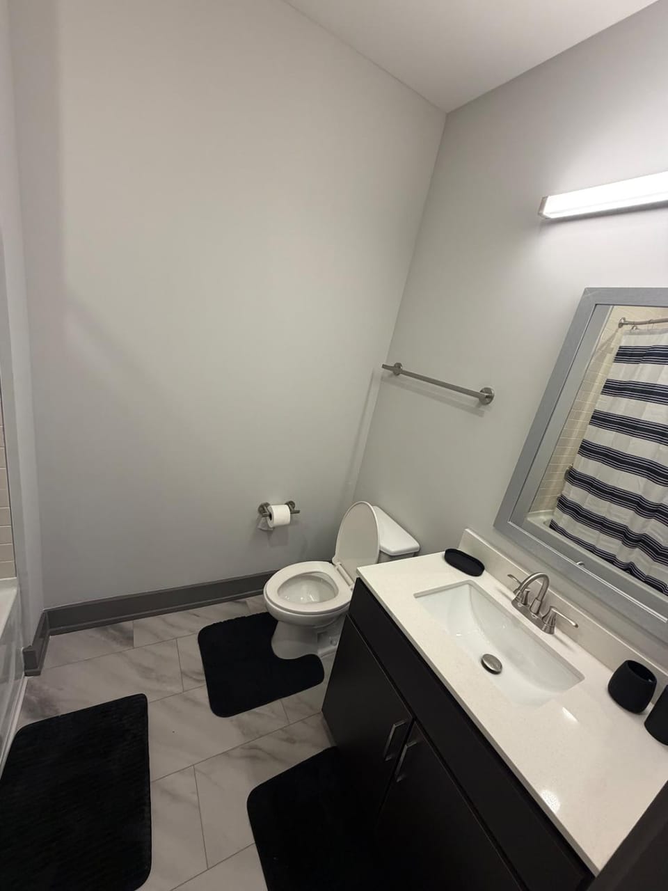 Steps to the Benz! Modern 2BR Apt Walk to Stadium Apartment in Atlanta
